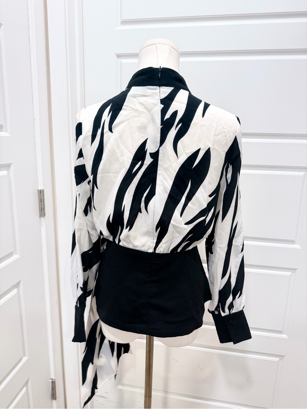 Gracia Black & White Tie-Waist Long Sleeve Peplum Top - Picture 5 of 7